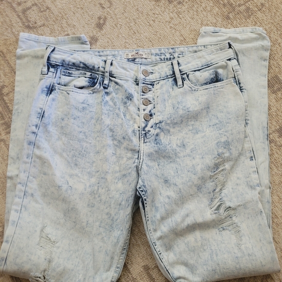 🌷2/$15 Hollister women's jeans. Size 9. - Picture 2 of 4